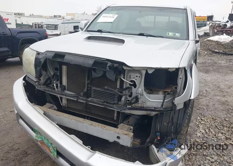 2011 Toyota Tacoma Base V6 z USA, uszkodzony, nr VIN 3TMMU4FN9BM032008